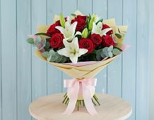 Букет цветов из:  Лилии и Розы в Озёрный Смоленская область