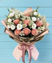 Букет цветов из:  Розы, Альстромерии и Лизиантусы в Озёрный Смоленская область