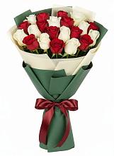 Букет Микс из красных и белых роз в Озёрный Смоленская область