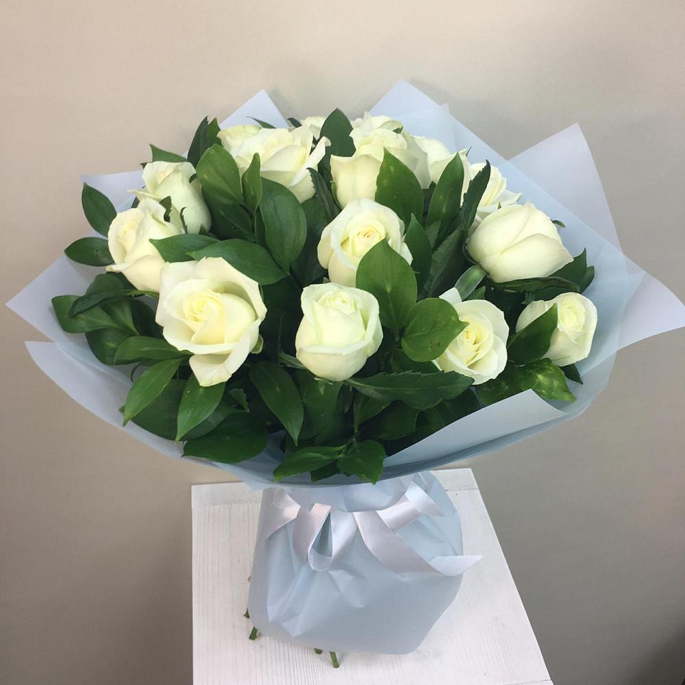 Букет 15 Белых роз Проуд в Озёрный Смоленская область