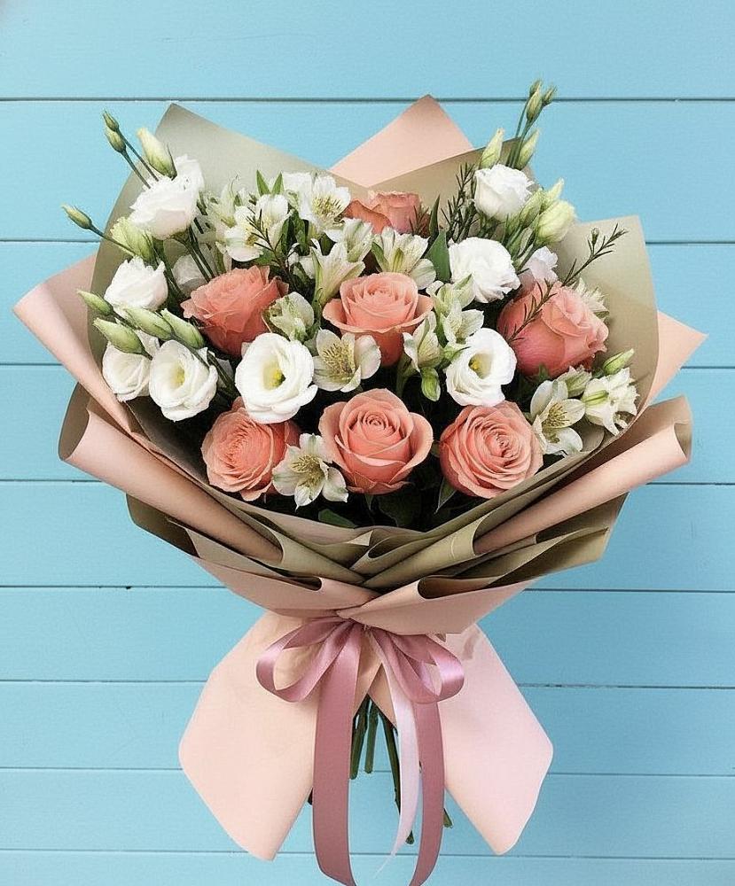 Букет цветов из: Розы, Альстромерии и Лизиантусы в Озёрный Смоленская область