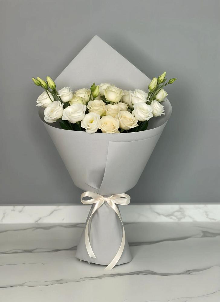 Букет цветов из: Розы и Лизиантусы в Озёрный Смоленская область