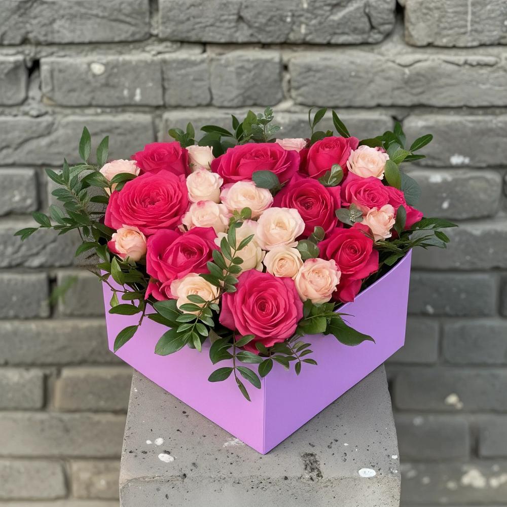 Цветочная композиция из Розы в коробке в Озёрный Смоленская область