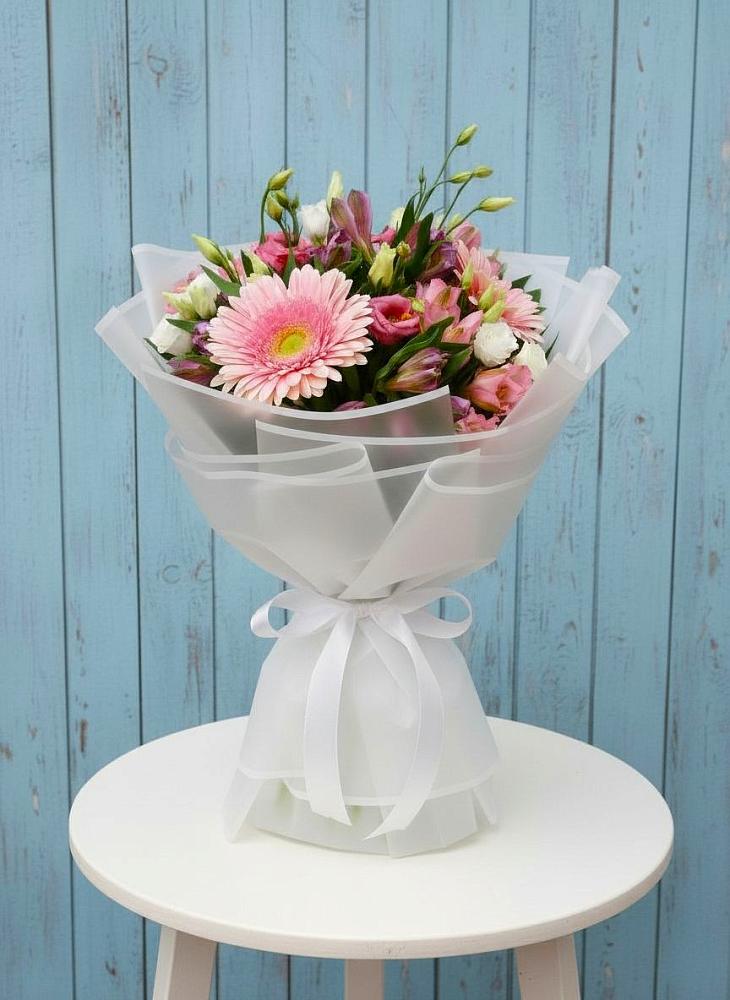 Букет цветов из: Герберы, Альстромерии и Лизиантусы в Озёрный Смоленская область