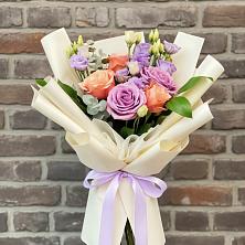 Букет цветов из:  Лизиантусы и Розы в Озёрный Смоленская область