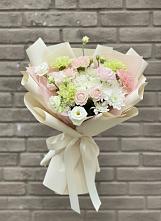 Букет цветов из:  Гвоздики, Розы, Лизиантусы и Хризантемы в Озёрный Смоленская область