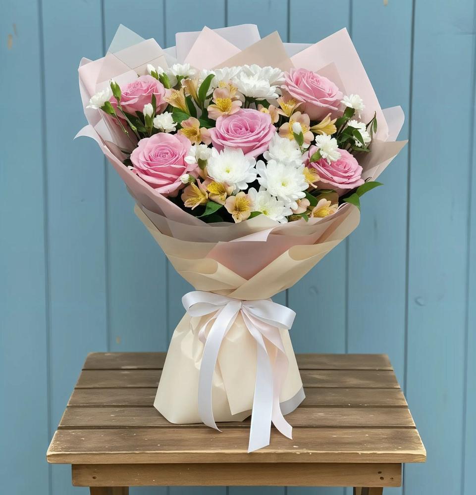 Букет цветов из: Гвоздики, Орхидеи и Розы в Озёрный Смоленская область