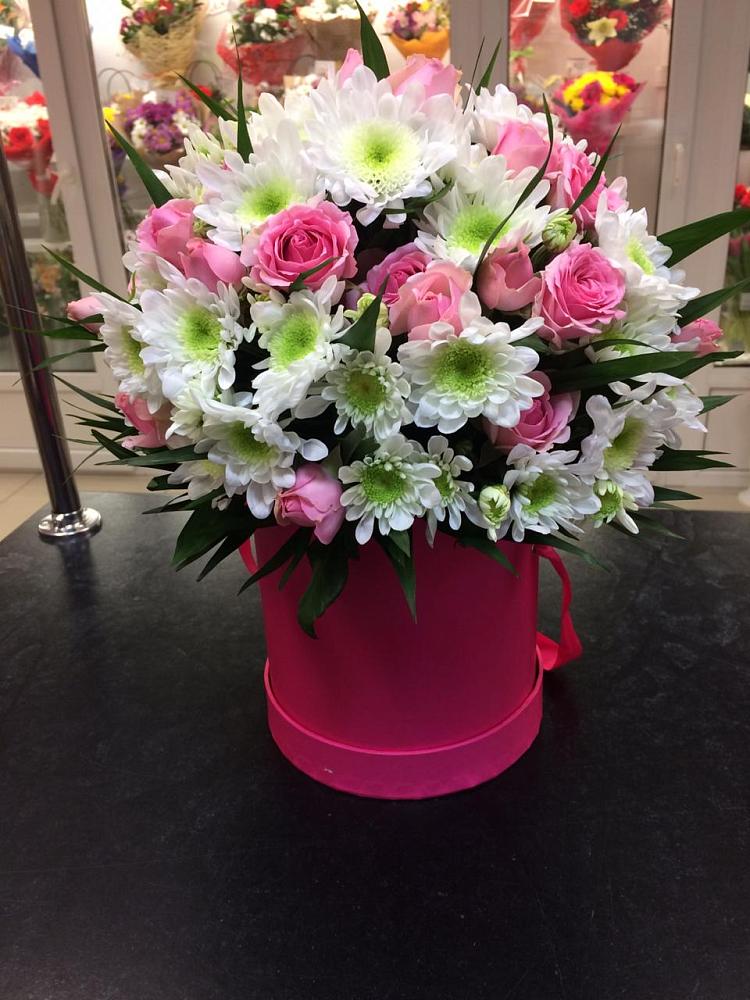 Цветочная композиция из Розы и Хризантемы в шляпной коробке в Озёрный Смоленская область