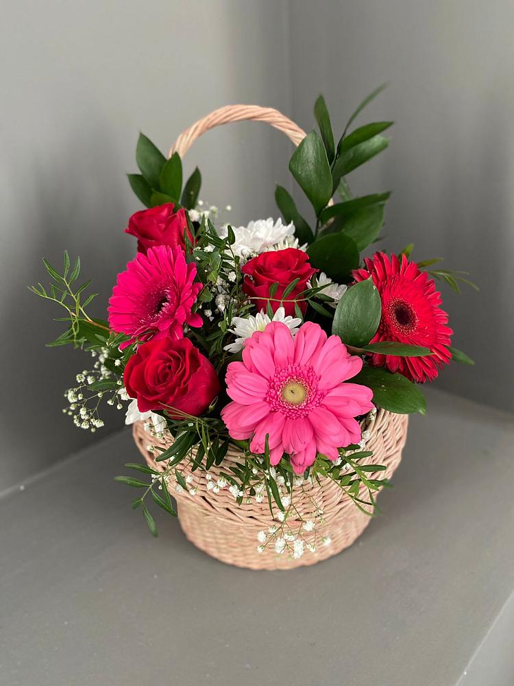 Цветочная композиция из Розы, Хризантемы и Герберы в корзине в Озёрный Смоленская область