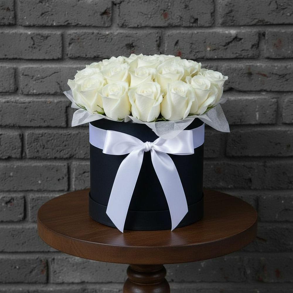 Цветочная композиция из Розы в шляпной коробке в Озёрный Смоленская область