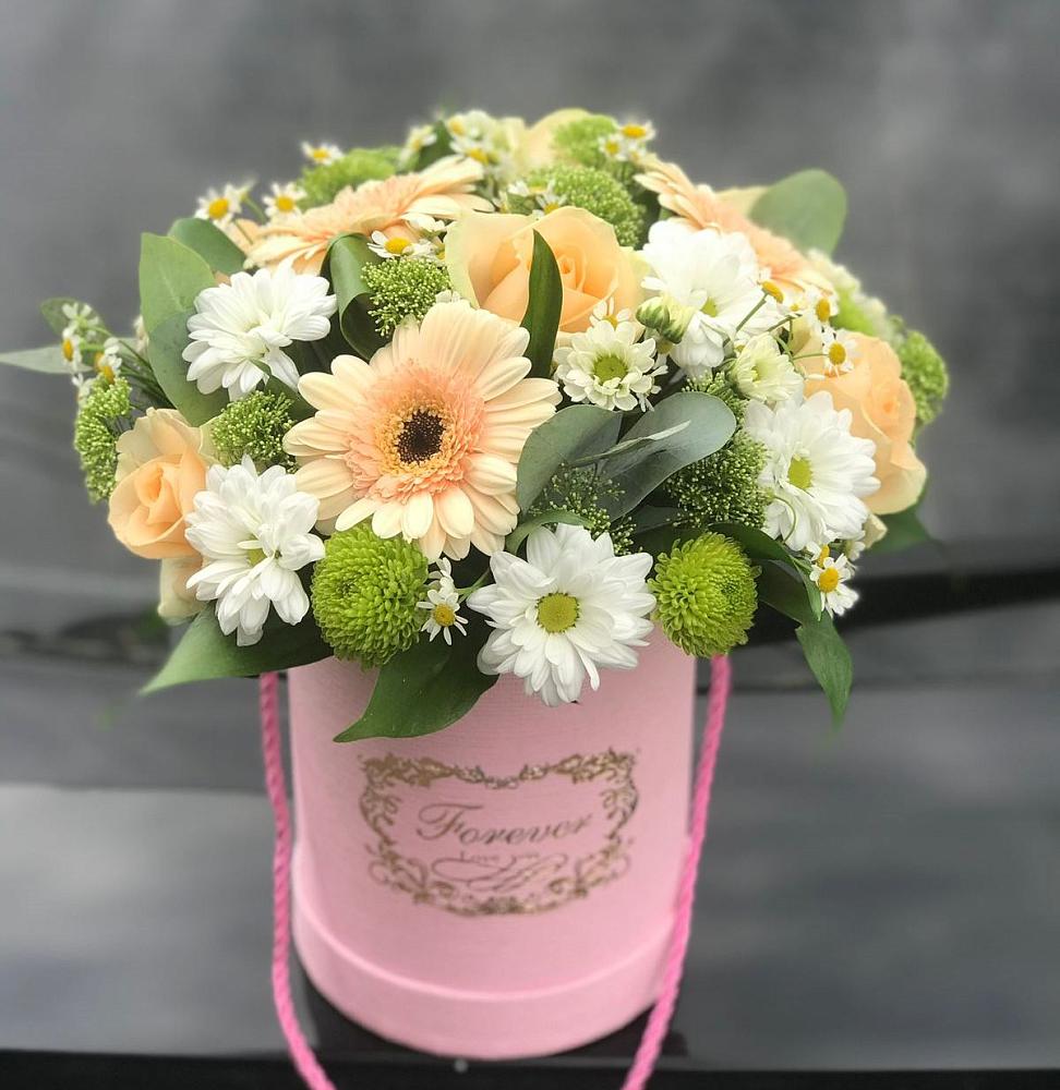 Цветочная композиция из Розы, Герберы и Хризантемы в шляпной коробке в Озёрный Смоленская область