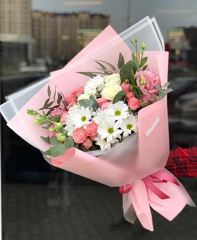 Букет цветов из: Розы, Лизиантусы и Хризантемы в Озёрный Смоленская область