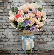 Букет цветов из:  Розы, Лизиантусы и Гвоздики в Озёрный Смоленская область