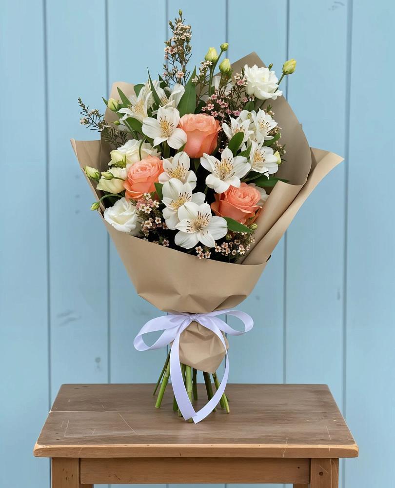 Букет цветов из: Альстромерии, Лизиантусы, Розы и Хризантемы в Озёрный Смоленская область