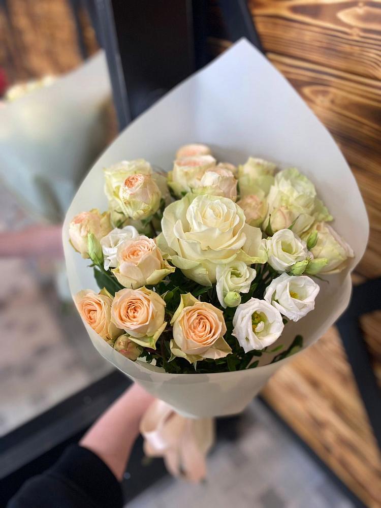 Букет цветов из: Розы и Лизиантусы в Озёрный Смоленская область